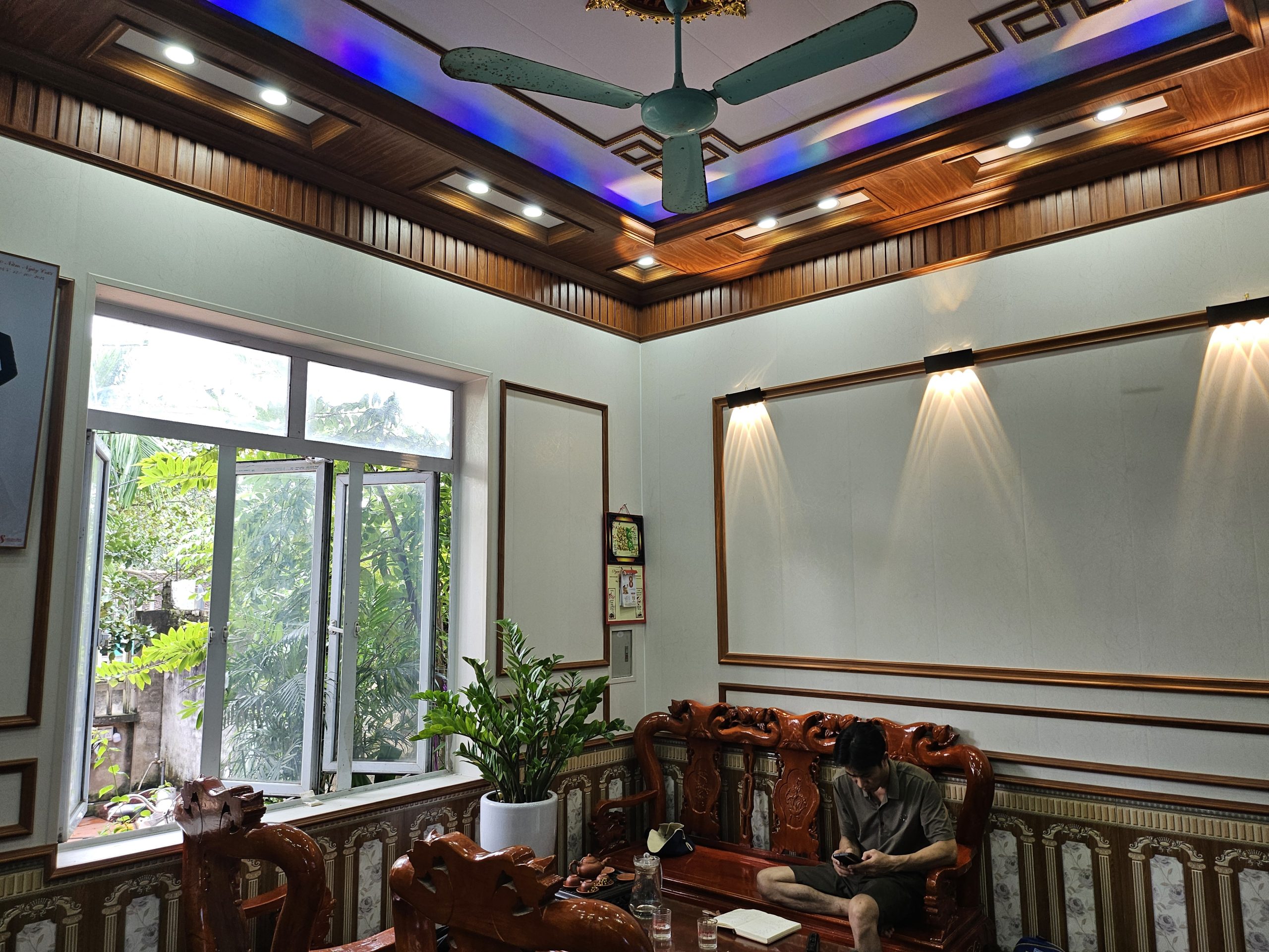 Trần Giật Cấp Cổ Trần Lam Sóng & Máng Đèn