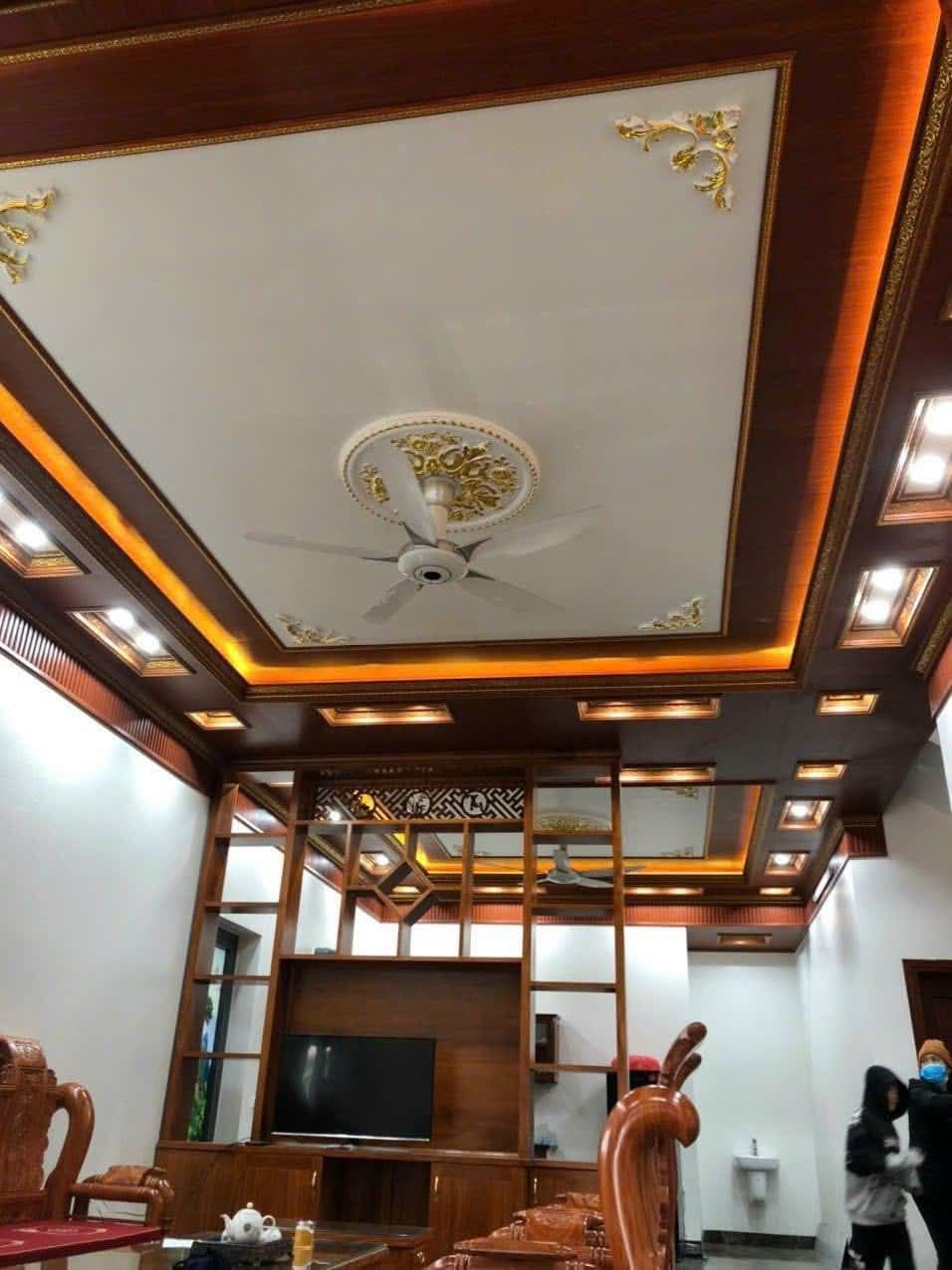 Trần Giật Cấp Kết Hợp Đèn Led Cổ Trần