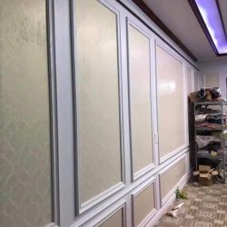 Ốp Tường Nano HD Tường Trắng Khung Tranh Hoa Văn